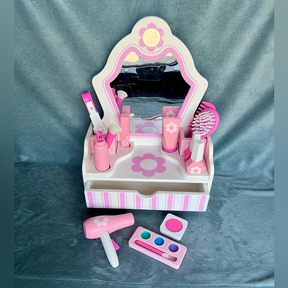 Melissa and Doug Wooden Vanity Playset - Picture 2 of 6